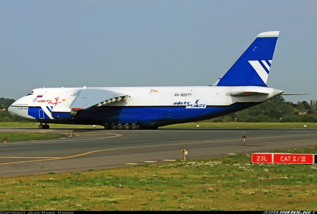 An-124 taxiing on runway, Polet Flight
